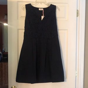 Vineyard Vines Leaf lace dress